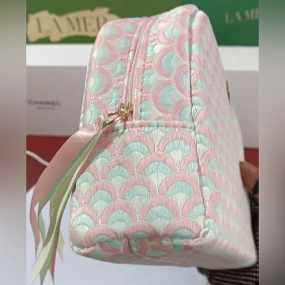 BVLGARI Pastel Pink & Blue Cosmetic Bag w/Shampoo - Picture 7 of 15